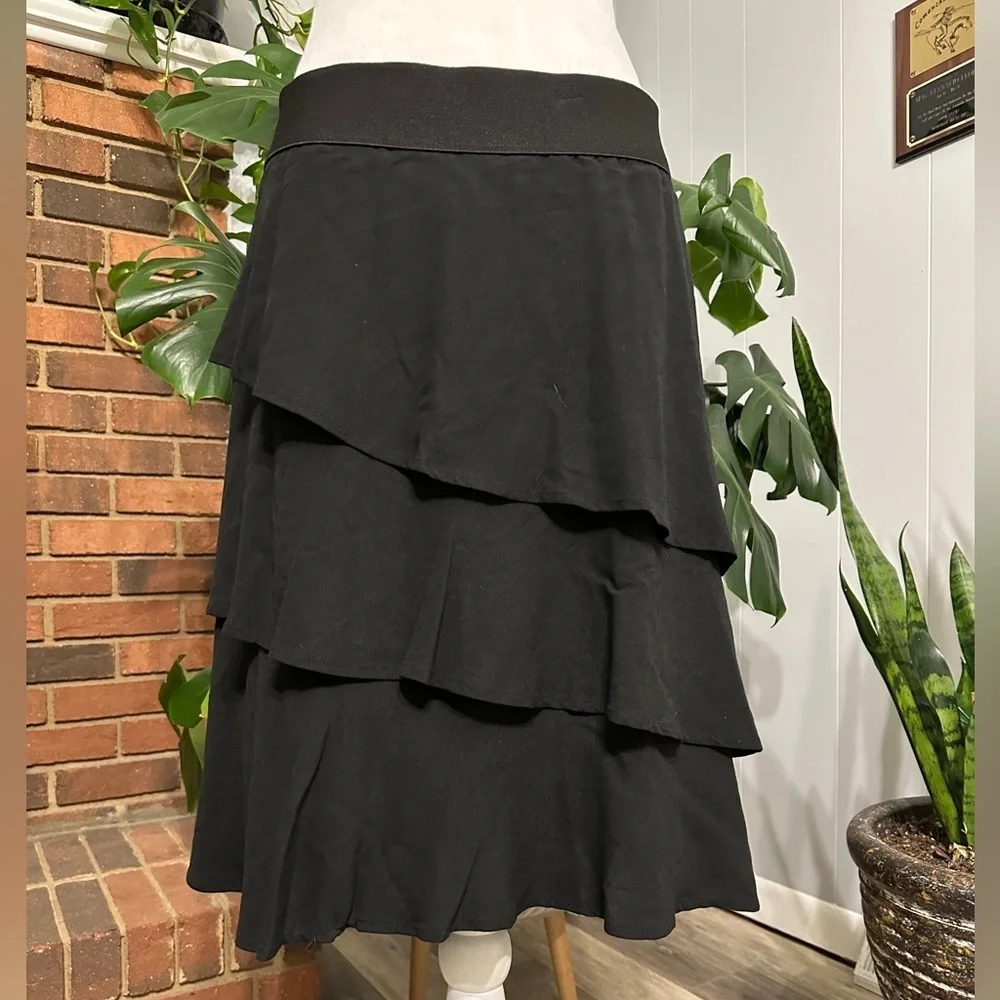 🛍️Karen Kane black ruffle skirt Size M excellent condition